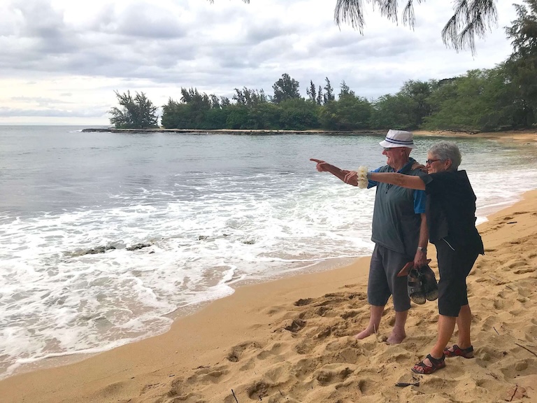 couple hawaii beach trip